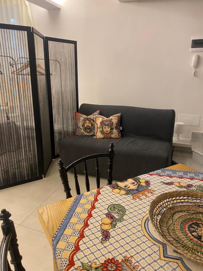 Emanuele Domus Apartment Catania Bagian luar foto